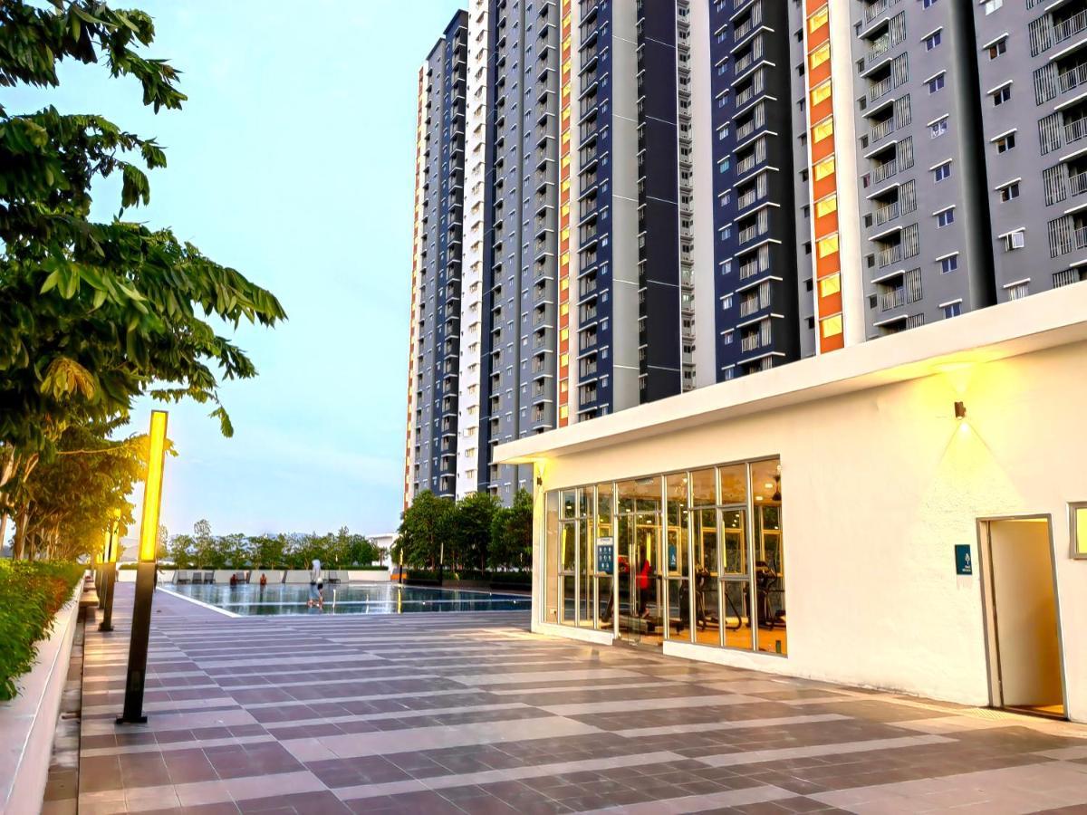 Alanis Residence Sepang Klia Kota Warisan Exterior photo